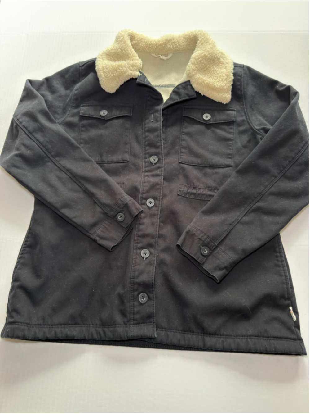 Hang Ten black utility jacket featuring a contrast cream sherpa collar sz L